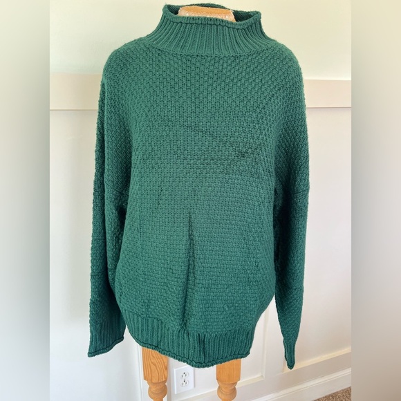 Emerald Green jewel tone Knit long sleeve Sweater size large with smocked neck - Picture 1 of 7